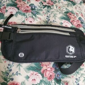 NWOT Venture4th RFID Safe Money Travel Belt